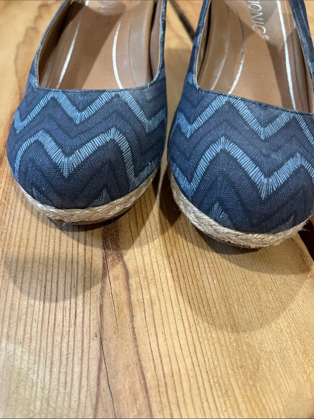 VIONIC Women's 5 Aruba Coralina Navy Blue Chevron Espadrilles Wedge Sandals